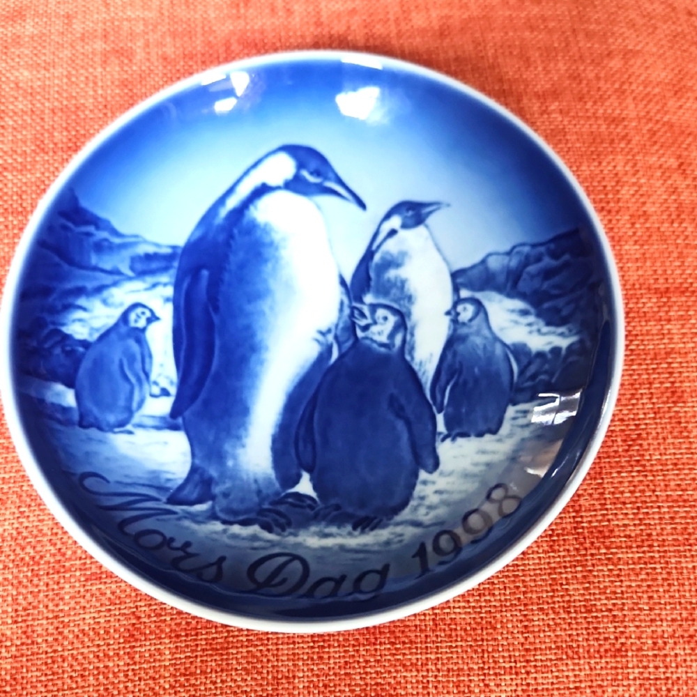 Blue Penguin Decorative Plate